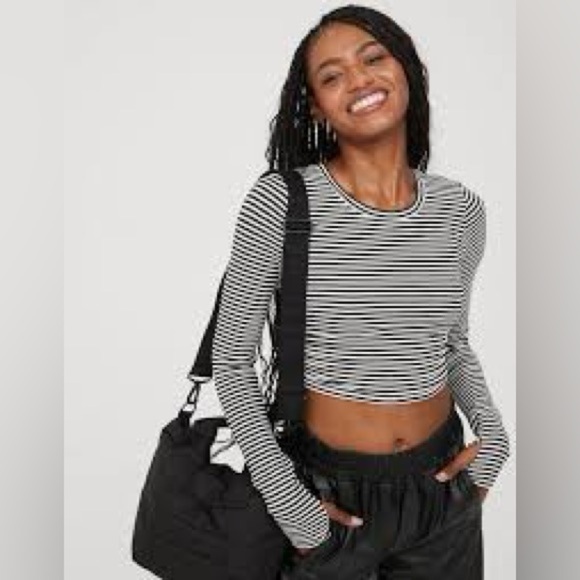 OFFLINE by Aerie Thumbs Up Ruched Long Sleeve Tee – True Black – Size M - Picture 3 of 5